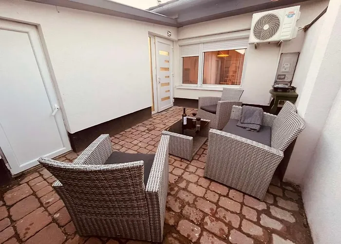 King House & Garden With Ac And Free Parking Possibility