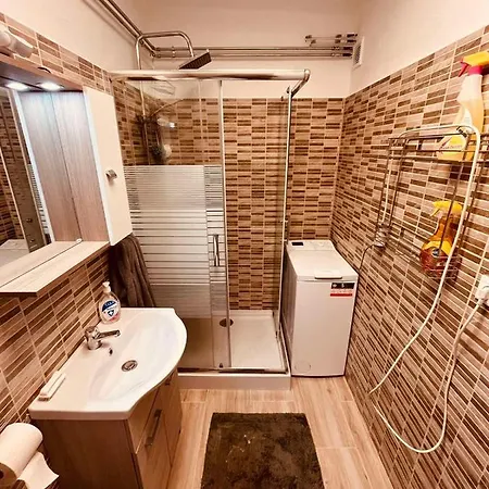 King House & Garden With Ac And Free Parking Possibility Apartment