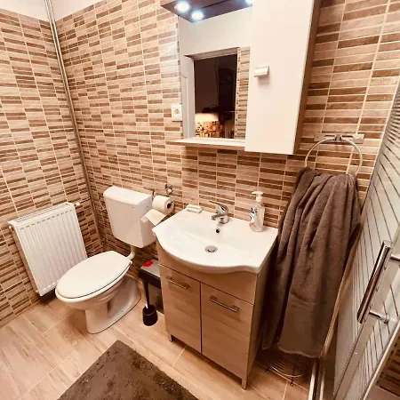 King House & Garden With Ac And Free Parking Possibility Apartment