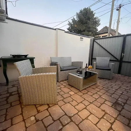 Apartment King House & Garden With Ac And Free Parking Possibility