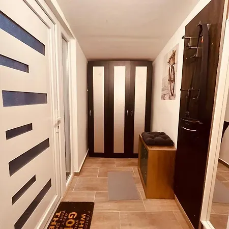 King House & Garden With Ac And Free Parking Possibility Apartment
