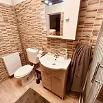 King House & Garden With Ac And Free Parking Possibility Apartmán