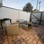 Apartmán King House & Garden With Ac And Free Parking Possibility