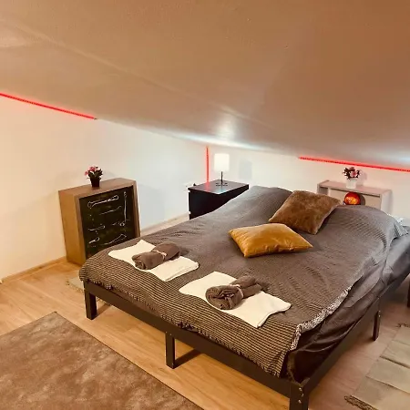 King House & Garden With Ac And Free Parking Possibility *