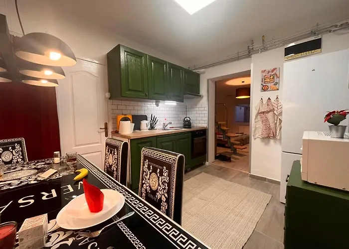 King House & Garden With Ac And Free Parking Possibility